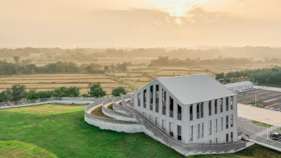 TAIWAN NEW FRUIT AND VEGETABLE MARKET WITH FARMED TERRACES