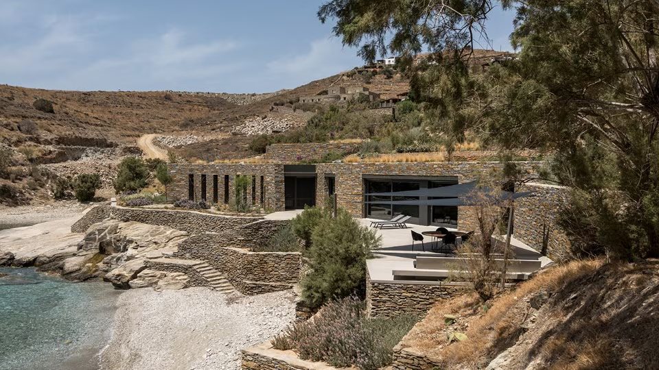 GRECIA UNA VILLA SCAVATA NELLA ROCCIA